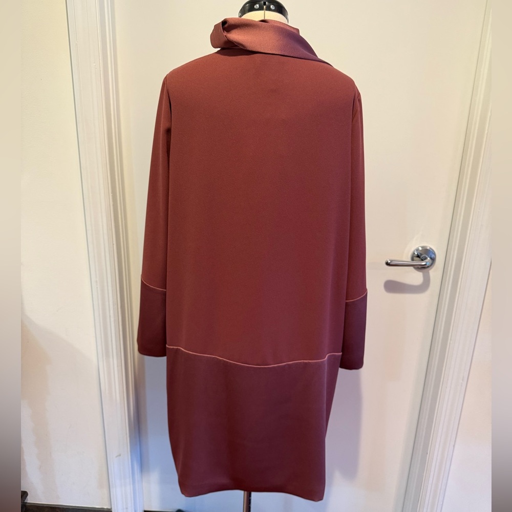 St John Elegant Cranberry Women's Dress with Neck Detail Size 12 - Picture 4 of 13
